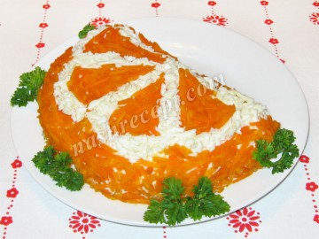 Смачний і красивий салат «Апельсинова долька» буде чудово виглядати на святковому столі і порадує смаком
