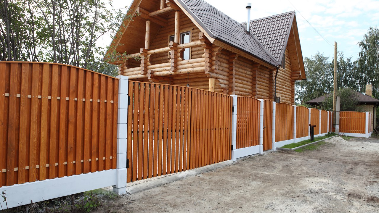 Дерев'яні паркани для дачі і будинки під ключ: види конструкцій