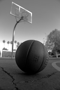 Баскетбол - активна командна гра, яка залишається досить популярною серед молоді