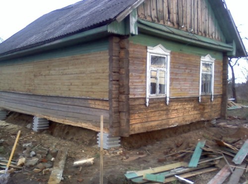 Підведення стрічкового фундаменту під старий дерев'яний будинок