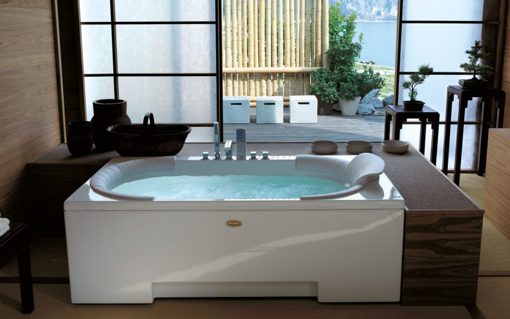 Зазвичай така кутова ванна використовується при оформленні інтер'єру курортних готелів